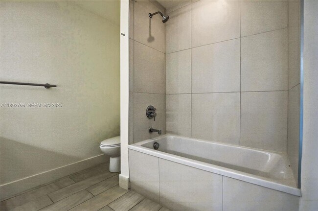 Building Photo - 2000 Metropica Wy