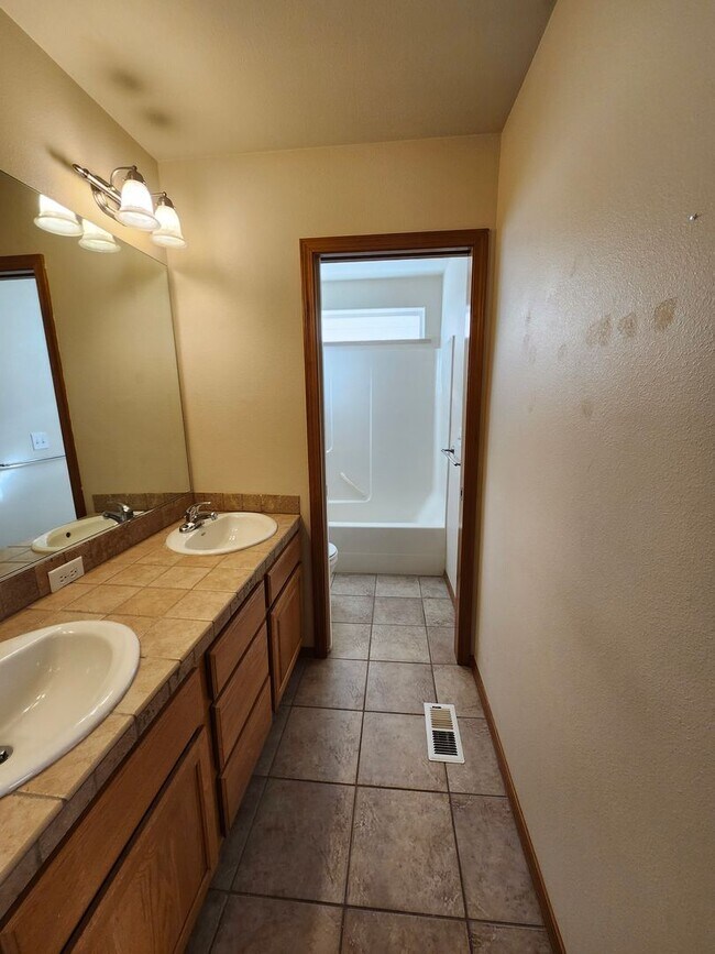 Building Photo - Welcome to 163 Keen Road in Richland!