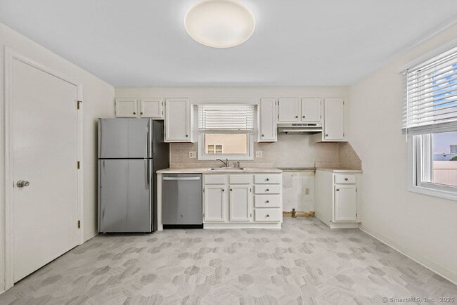 Building Photo - 8 Allspice Ln