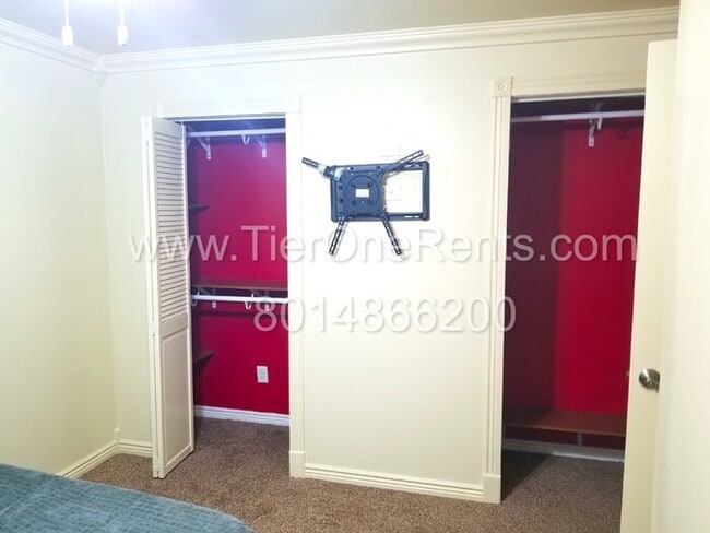 Building Photo - This property offers a NO DEPOSIT option a...
