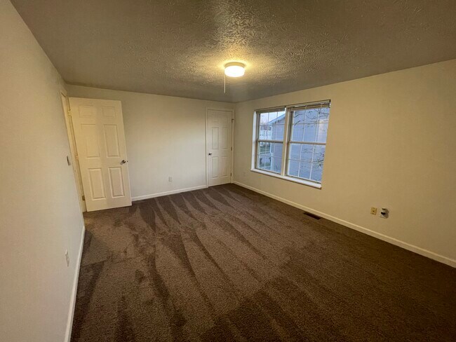 Building Photo - 2133 Chapel Dr