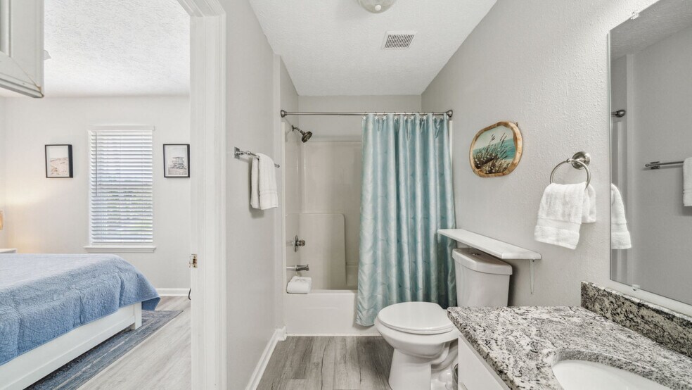 Building Photo - 5726 Beach Dr