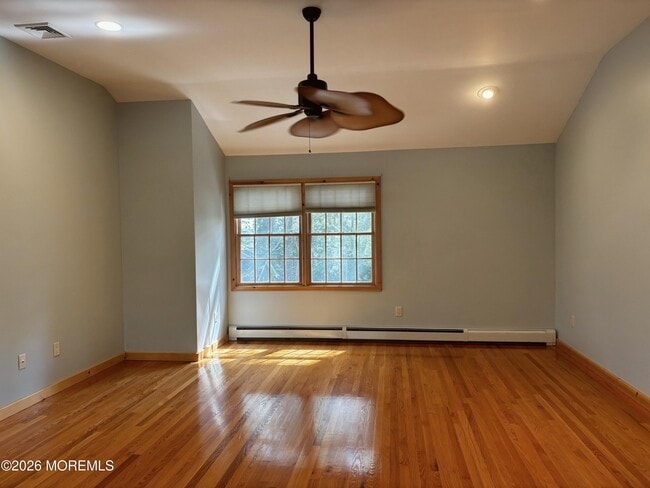 Building Photo - 327 Deerfoot Ln
