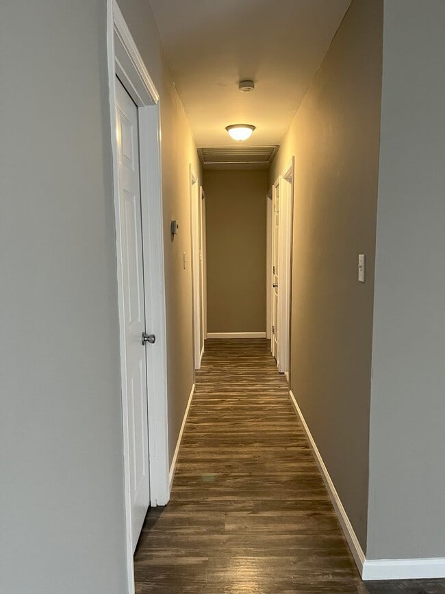Building Photo - P4 - West Wood (Troy Duplex)