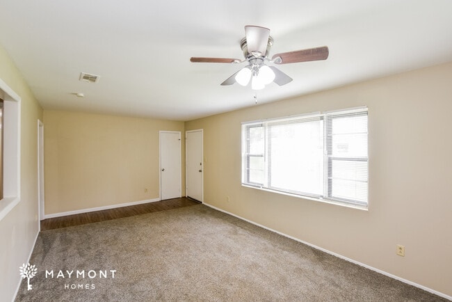 Building Photo - 2403 Yorkshire Cir SW