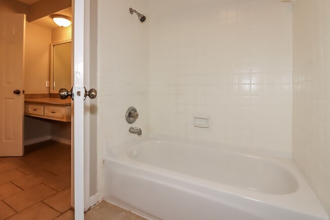 Building Photo - 11506 Bristol Ln Ct