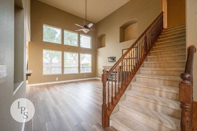 Building Photo - 1891 E Oak Haven Dr