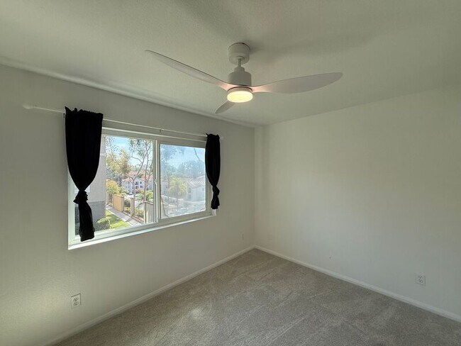 Building Photo - 7405 Charmant Dr