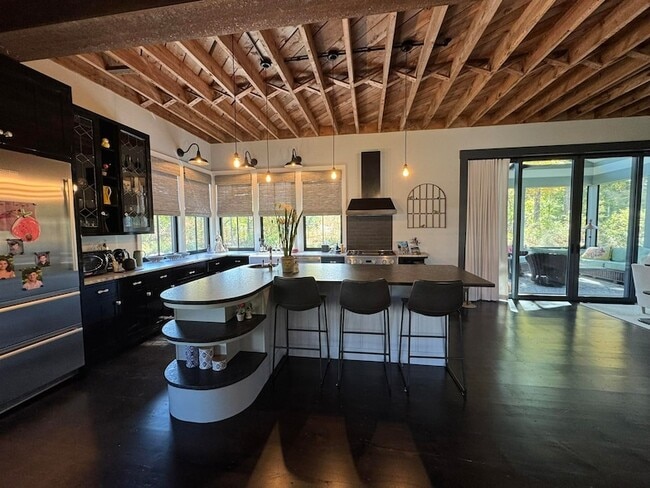 Building Photo - 57 Taconic Rd