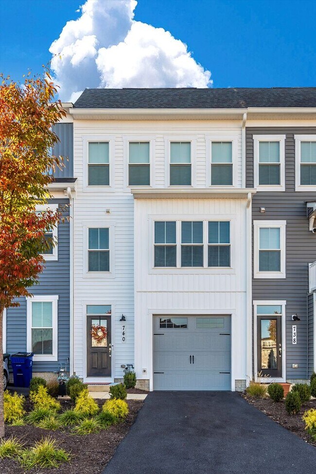 Building Photo - The Enclave At Gambrill View