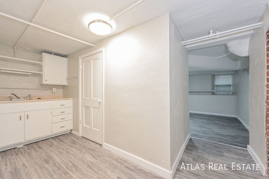 Building Photo - 1220 Corona St