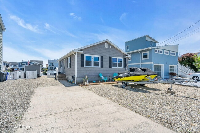 Building Photo - 53 E Coral Dr