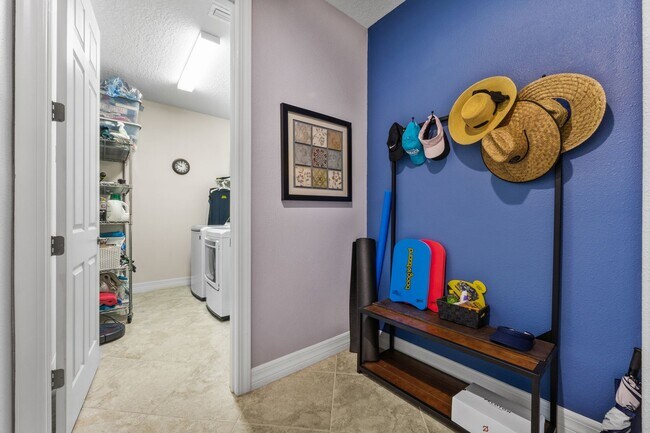 Building Photo - Beautifully Maintained home in Pool Community!