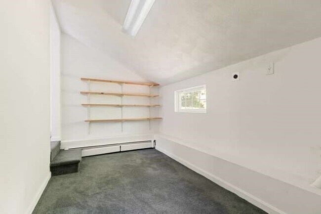 Building Photo - 6 Conestoga Rd