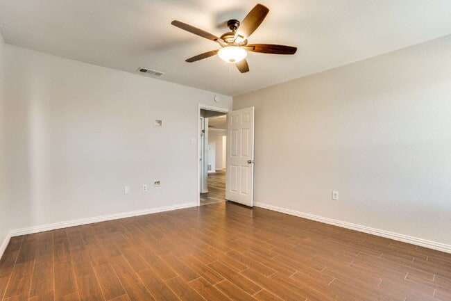 Building Photo - Beautiful Mansfield Home!