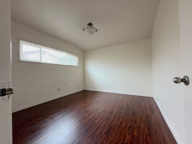 Building Photo - 4719 La Presa Ave
