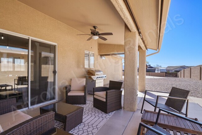 Building Photo - FURNISHED AVAILABLE OCTOBER - MAY