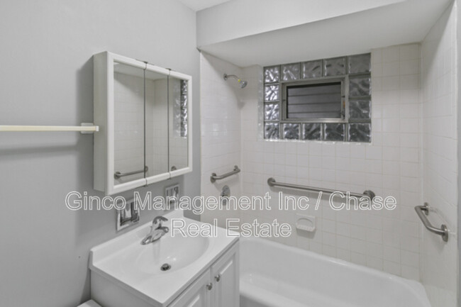 Building Photo - 3011 W 87th St