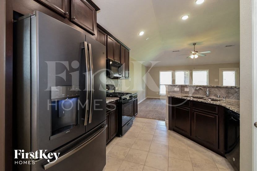 Building Photo - 4818 La Piedra Ln
