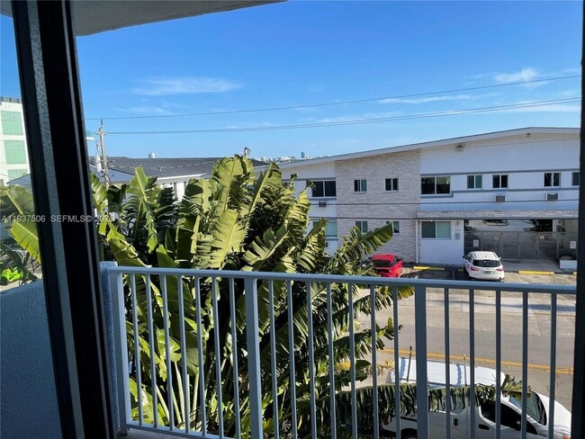 Building Photo - 1801 S Treasure Dr