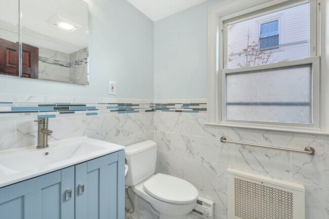 Building Photo - 10 Middle St