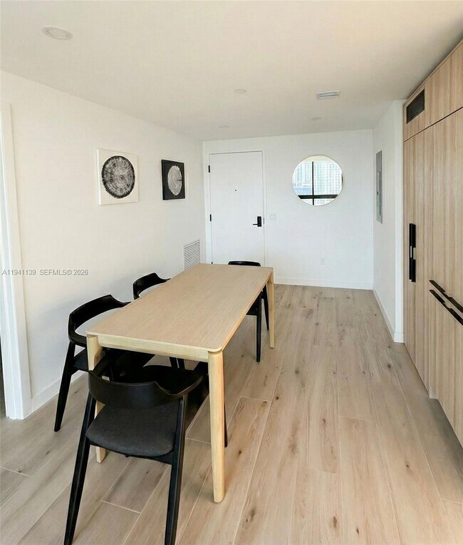 Building Photo - 225 N Miami Ave