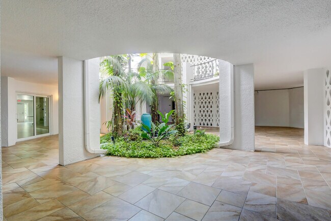 Building Photo - 3951 Gulf Shore Blvd N