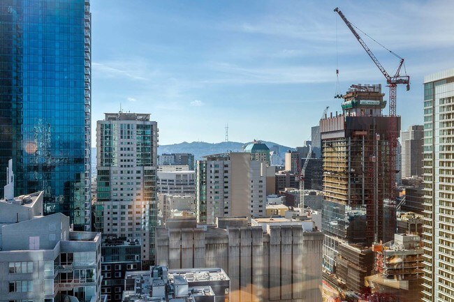 Building Photo - Stunning LUMINA Condo with Bay Views