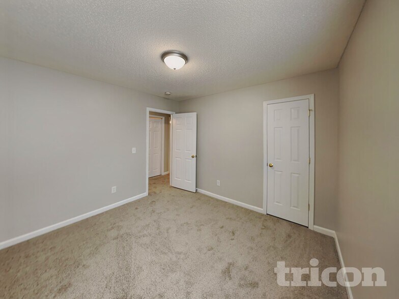 Building Photo - 337 White Gables Dr