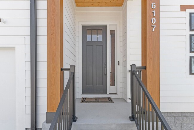 Building Photo - 6107 Cowden Ave