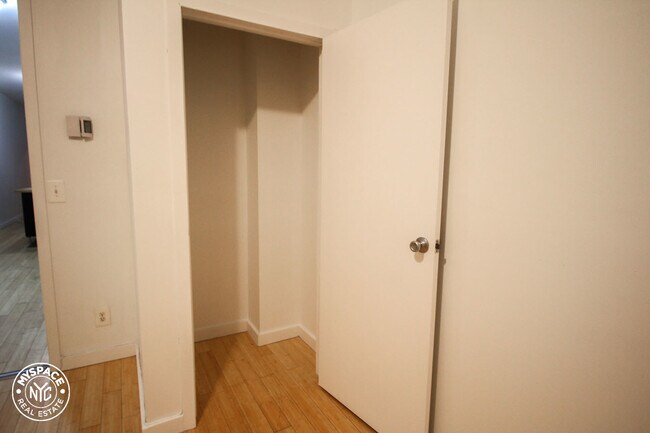 Building Photo - 297 Troutman St