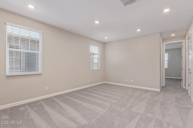 Building Photo - 5835 E Rose Garden Ln