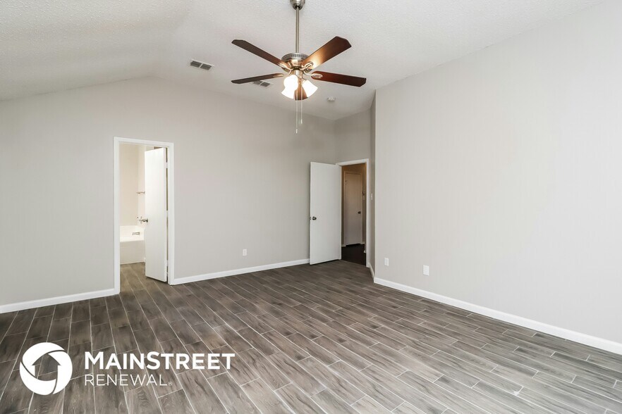 Building Photo - 305 Arbor Glen Dr