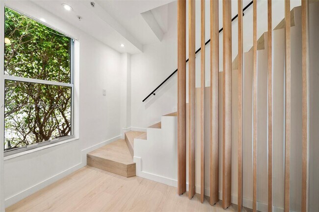 Building Photo - 600 76th St