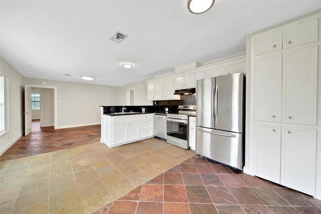 Building Photo - 3315 S Braeswood Blvd