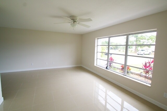 Building Photo - Beautiful & Modernized 3 Bed/3 Bath Pool Home For Rent in PSL!