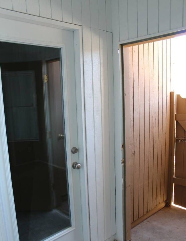 Building Photo - Renovated 2x2 Condo Located in N Phoenix!