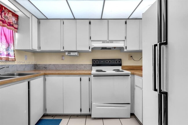 Building Photo - 1757 W 57th St