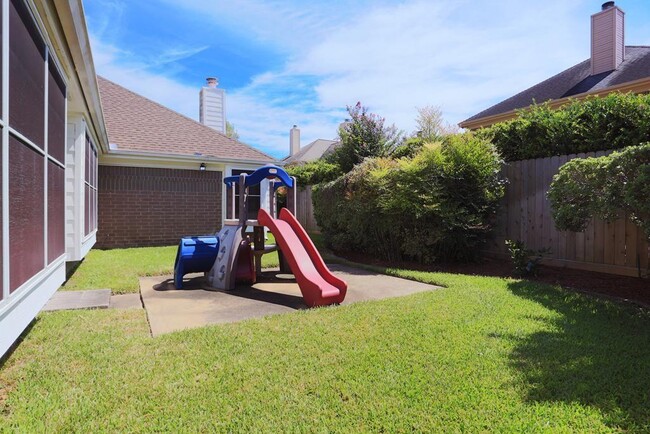 Building Photo - 14211 Woodville Gardens Dr
