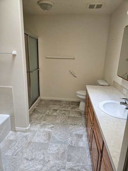 Building Photo - 1285 Jackson Dr