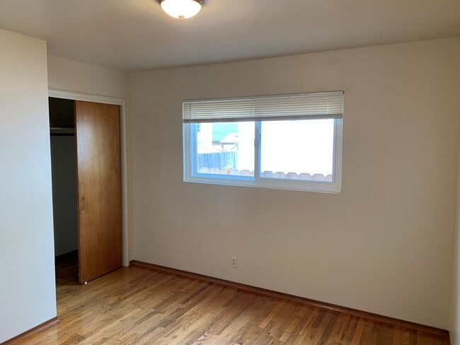 Building Photo - Great 3 Bedroom 1 and 1/2 Bath House in Se...
