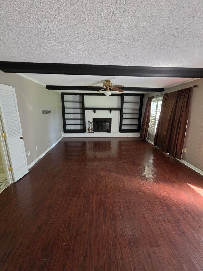 Building Photo - 4580 Shadowlawn Rd