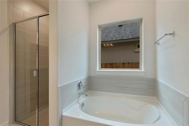 Building Photo - 205 Rosebush Dr