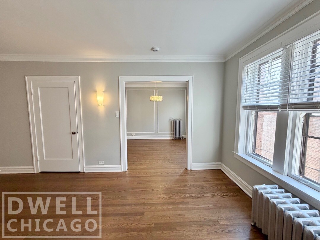 Building Photo - 6226 N Clark St