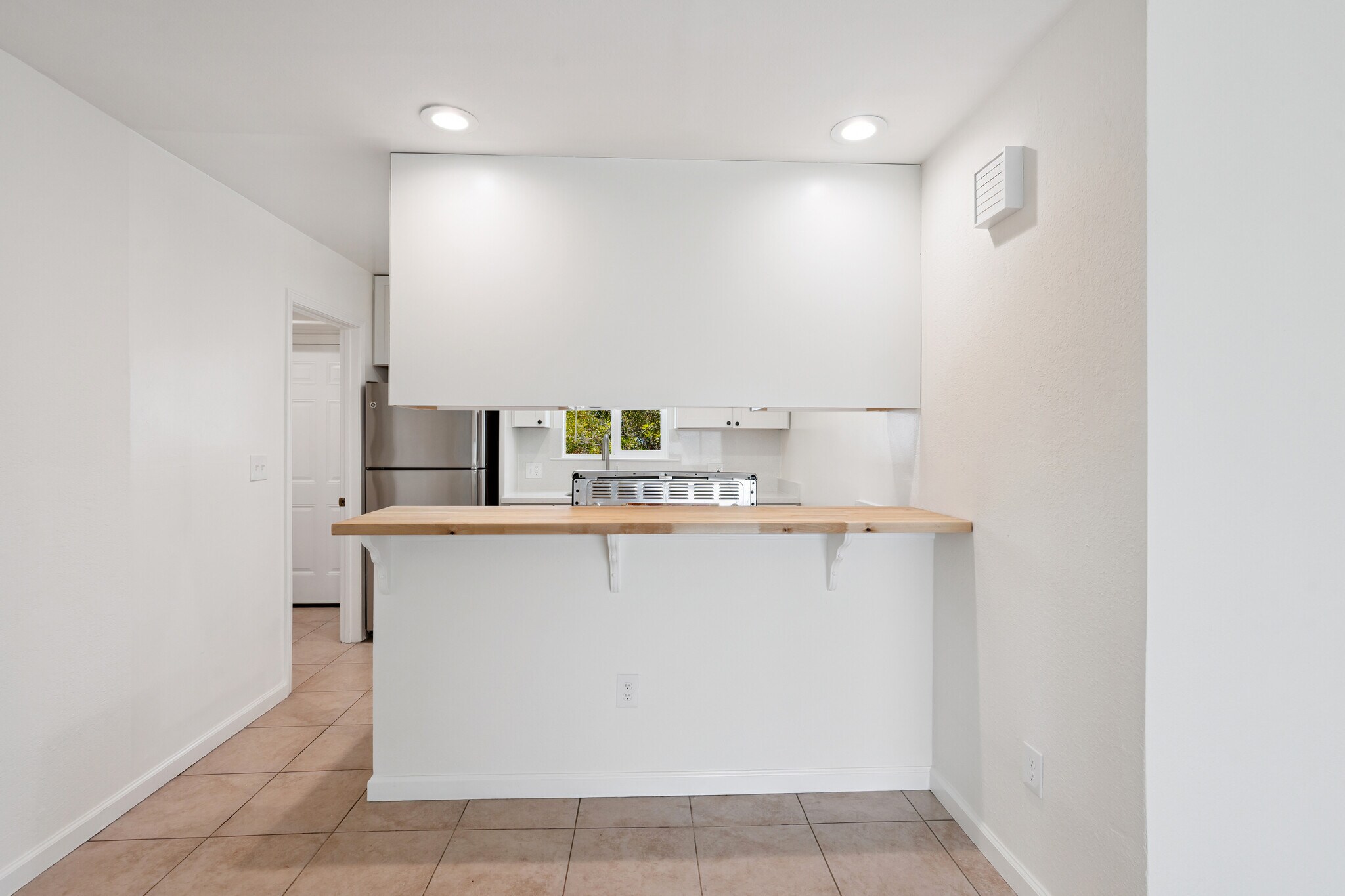 Building Photo - 5541 Highland Ave