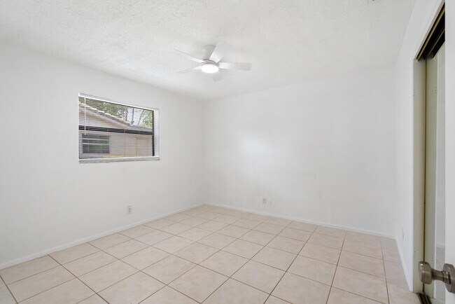 Building Photo - 4108 NW 79th Ave