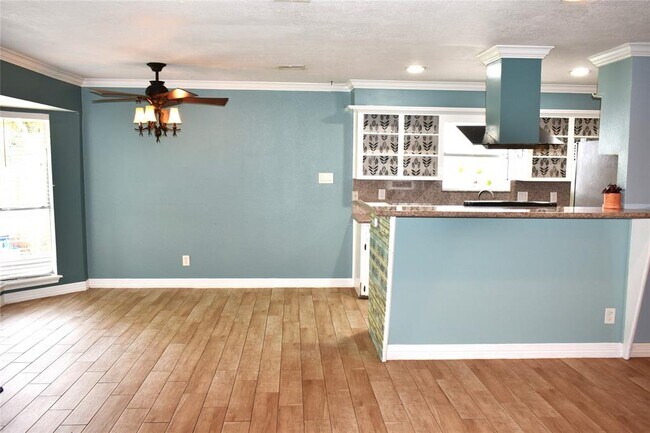 Building Photo - 12706 Highmanor Dr