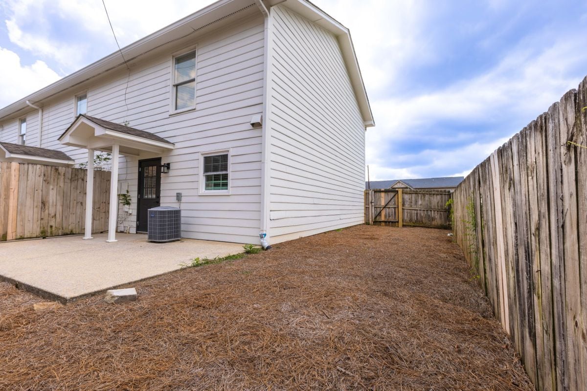 Building Photo - 1415 2nd E Ct