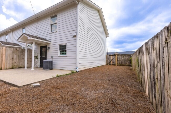 Building Photo - 1415 2nd E Ct
