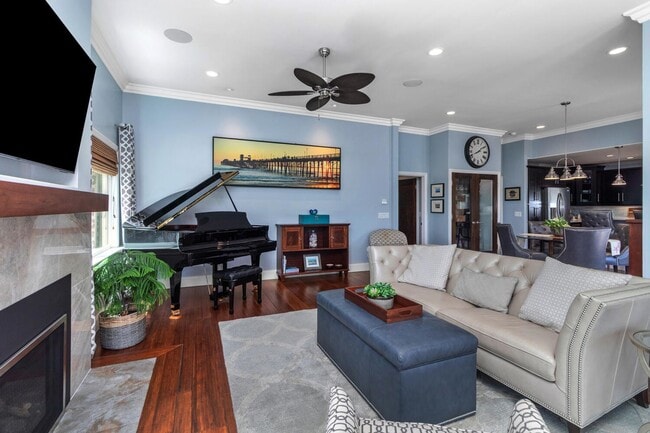 Building Photo - Prestigious Ocean View Retreat – Fully Rem...